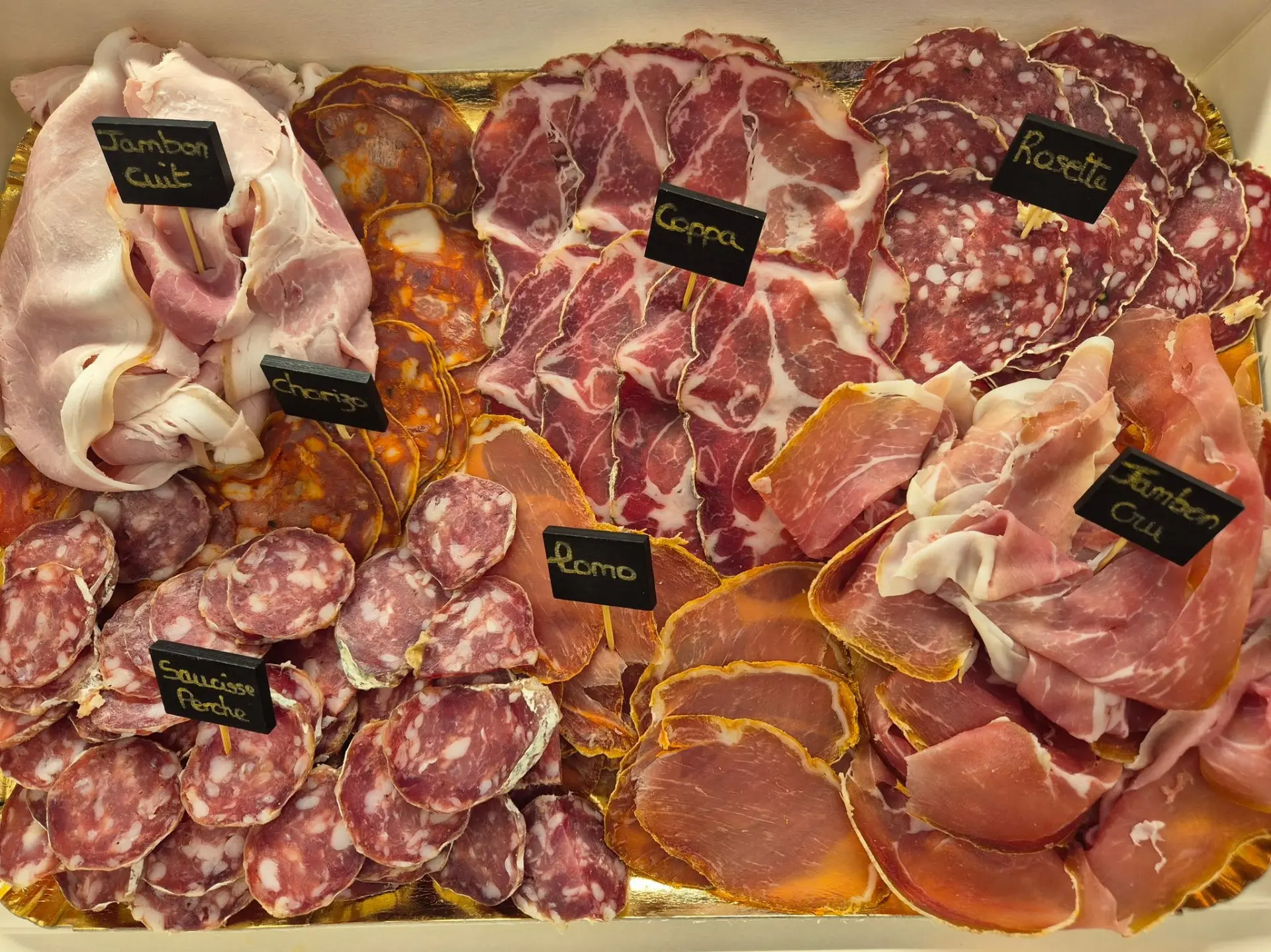 Plateau de charcuterie maison, jambon, coppa, rosette